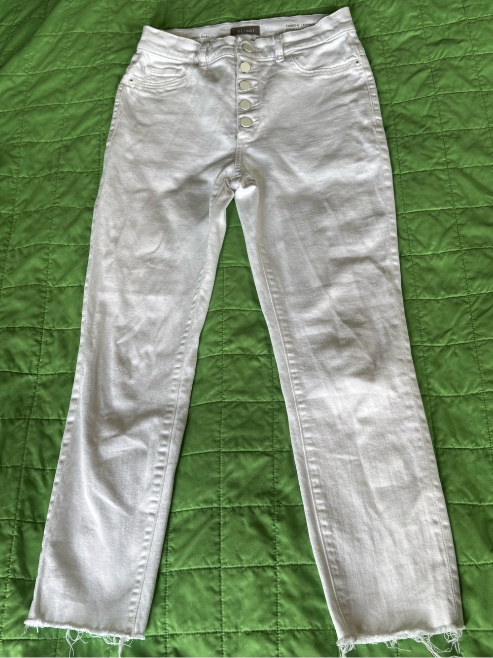 DL1961 Sz 27 High Rise White Button-Fly Distressed Hem Jeans Perfection!!